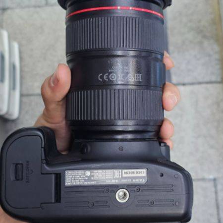 دوربین دست دوم کانن canon 6D Mark II  EF 24-105 F/4 L IS II USM (11100 شات)
