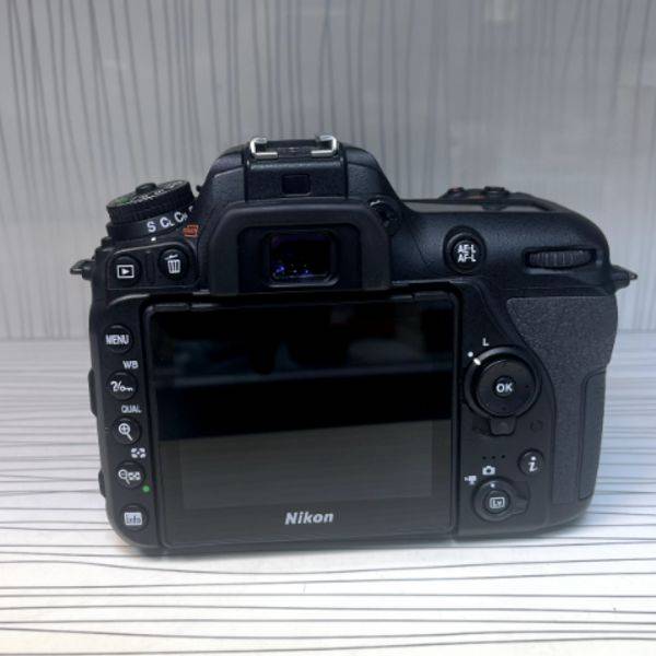 دوربین دست دوم عکاسی نیکون Nikon D7500 Kit 18-140mm f/3.5-5.6 G VR (7500 شات)