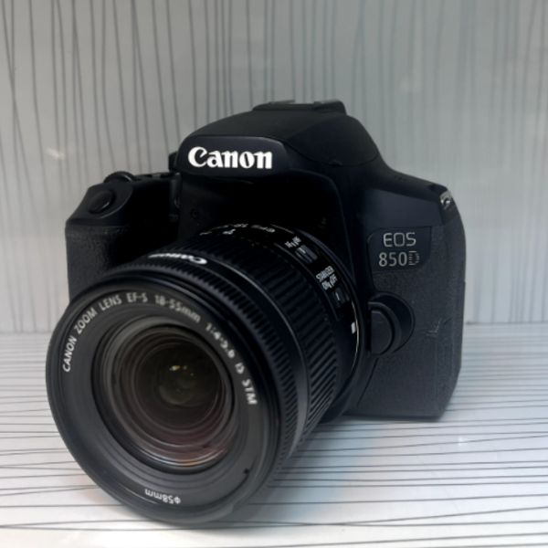 دوربین دست دوم Canon EOS 850D kit EF-S 18-55mm f/4-5.6 IS STM (500 شات)