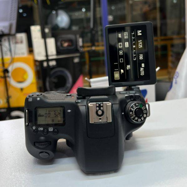 دوربین دست دوم عکاسی کانن Canon EOS 760D Kit 18-135mm f/3.5-5.6 IS STM (9900 شات)