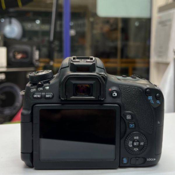 دوربین دست دوم عکاسی کانن Canon EOS 760D Kit 18-135mm f/3.5-5.6 IS STM (9900 شات)