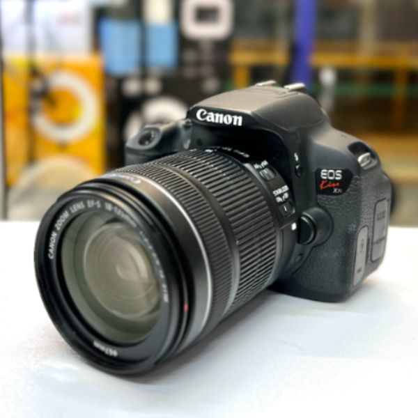 دوربین دست دوم Canon EOS 700D Kit 18-135mm f/3.5-5.6 IS STM  (12000 شات)