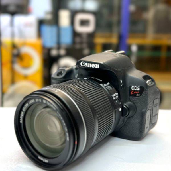 دوربین دست دوم Canon EOS 700D Kit 18-135mm f/3.5-5.6 IS STM  (12000 شات)