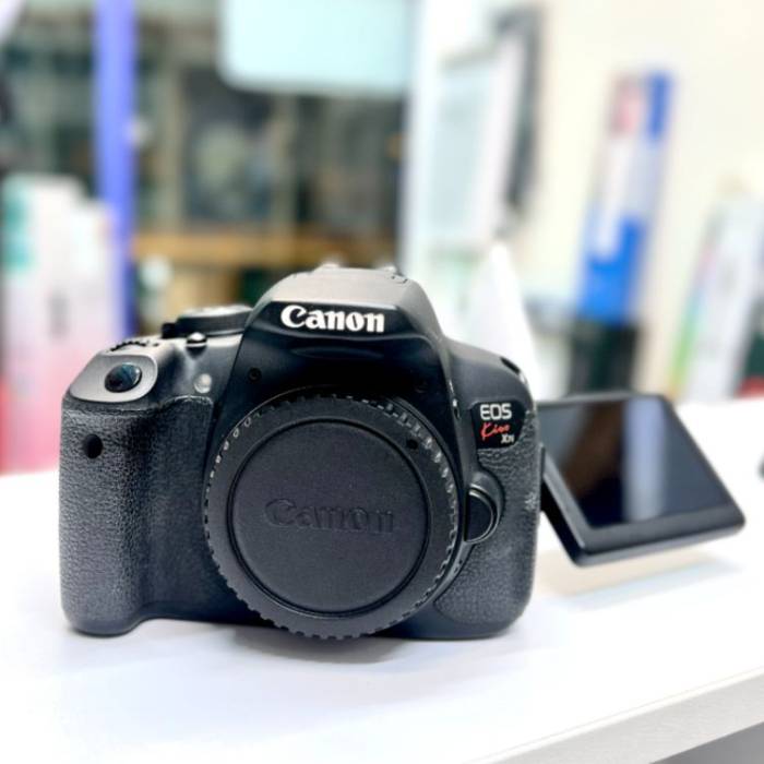 دوربین دست دوم Canon EOS 700D Kit 18-135mm f/3.5-5.6 IS STM  (12000 شات)