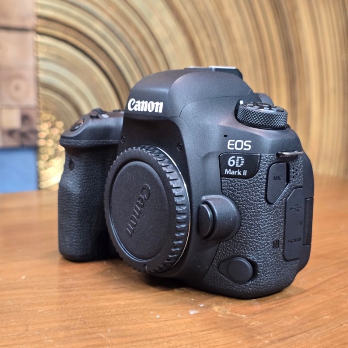 دوربین دست دوم Canon EOS 6D Mark II DSLR Camera Body (10000 شات)
