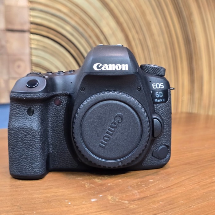 دوربین دست دوم Canon EOS 6D Mark II DSLR Camera Body (10000 شات)