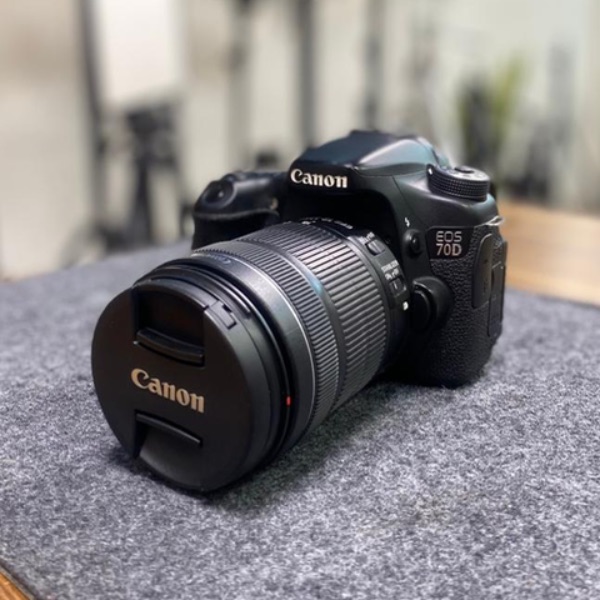 دوربین کانن دست دوم canon 70d kit 18 135 stm (22/000 شات)