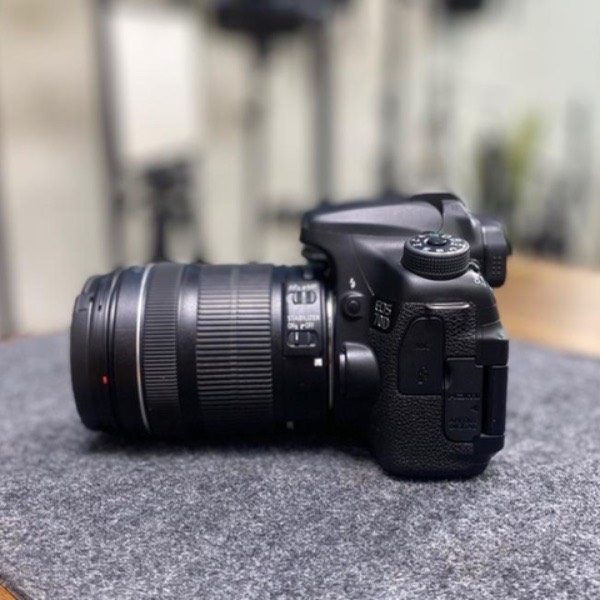 دوربین کانن دست دوم canon 70d kit 18 135 stm (22/000 شات)