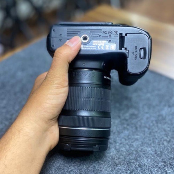 دوربین کانن دست دوم canon 70d kit 18 135 stm (22/000 شات)