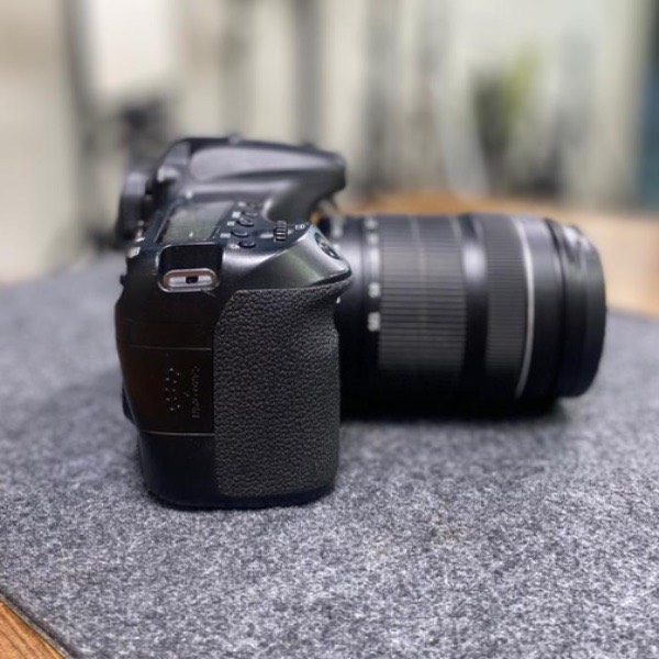 دوربین کانن دست دوم canon 70d kit 18 135 stm (22/000 شات)