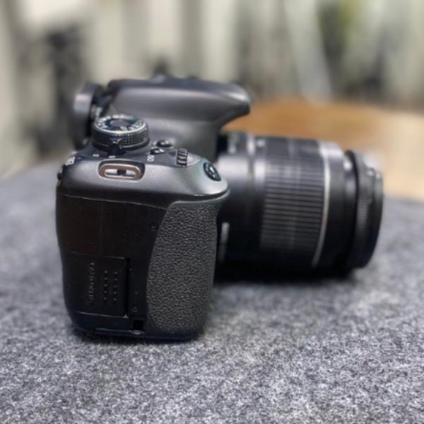 دوربین دست دوم canon 600d kit 18 55 iii (21/000 شات)