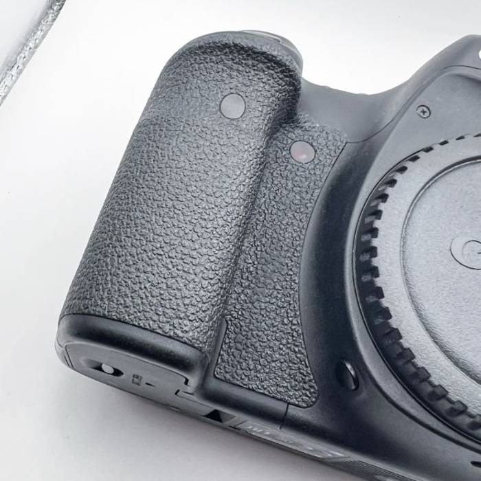 دوربین عکاسی کانن  دست دوم Canon EOS 6D Mark II DSLR Camera Body (16400 شات)