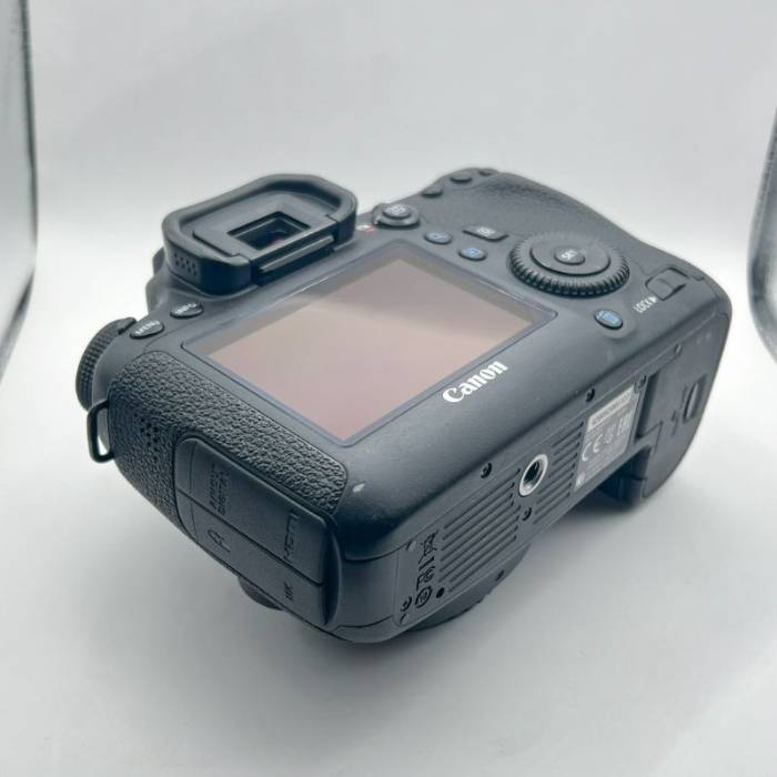 دوربین عکاسی کانن  دست دوم Canon EOS 6D Mark II DSLR Camera Body (16400 شات)