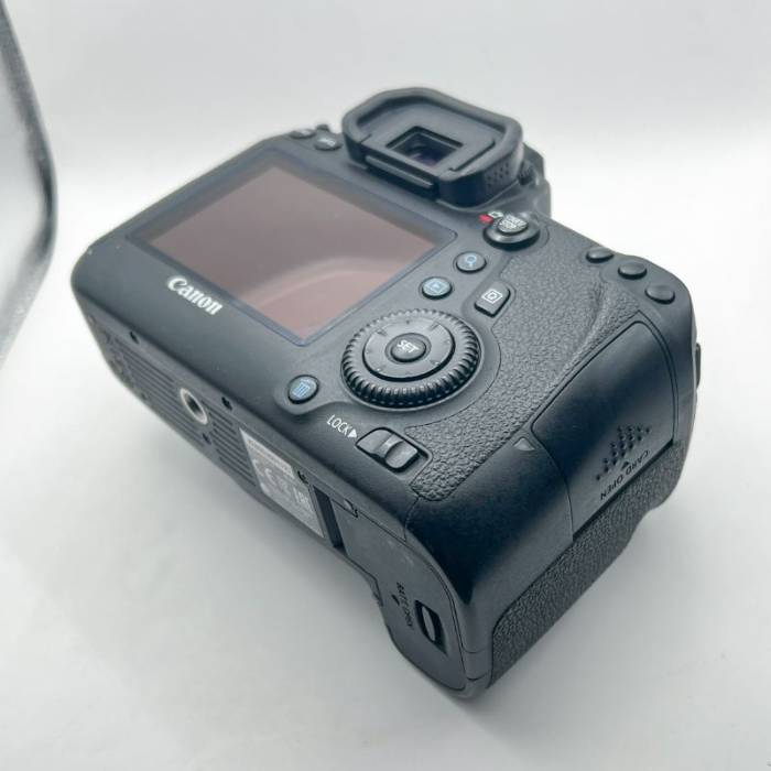 دوربین عکاسی کانن  دست دوم Canon EOS 6D Mark II DSLR Camera Body (16400 شات)