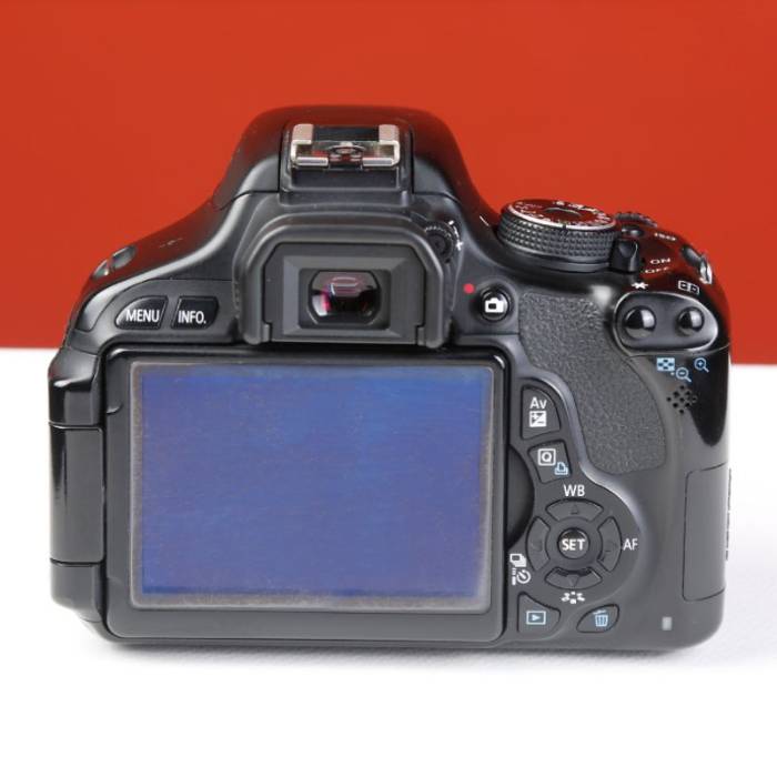 دوربین دست دوم عکاسی کانن Canon EOS 600D Kit 18-55 mm IS II (58000 شات)