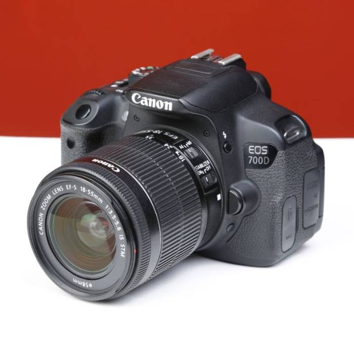 دوربین کانن دست دوم Canon EOS 700D Kit 18-55mm f/3.5-5.6 IS STM (14000 شات)