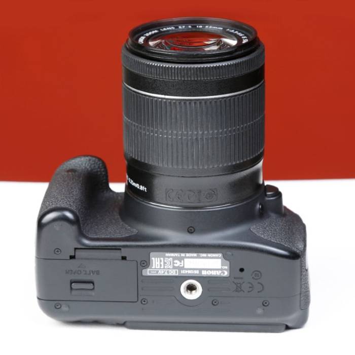 دوربین کانن دست دوم Canon EOS 700D Kit 18-55mm f/3.5-5.6 IS STM (14000 شات)