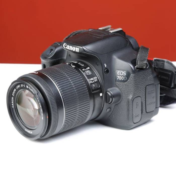 دوربین کانن دست دوم Canon EOS 700D Kit 18-55mm f/3.5-5.6 IS STM (40000 شات)
