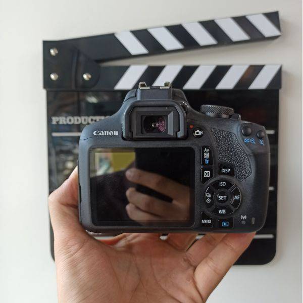 دوربین دست دوم Canon EOS 2000D kit EF-S 18-55mm IS II (2000 شات)