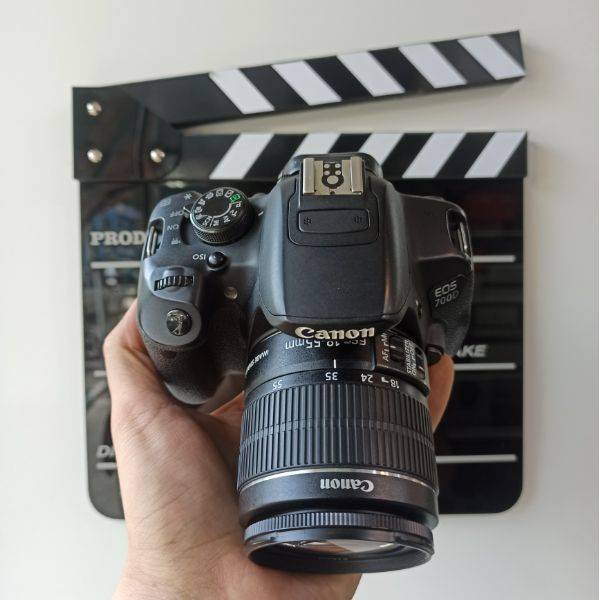 دوربین دست دوم Canon EOS 700D Kit 18-55mm f/3.5-5.6 IS STM (13000 شات)