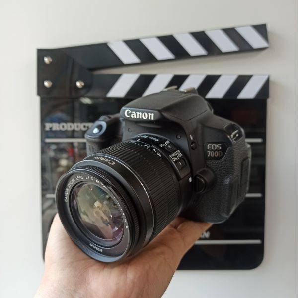دوربین دست دوم Canon EOS 700D Kit 18-55mm f/3.5-5.6 IS STM (13000 شات)