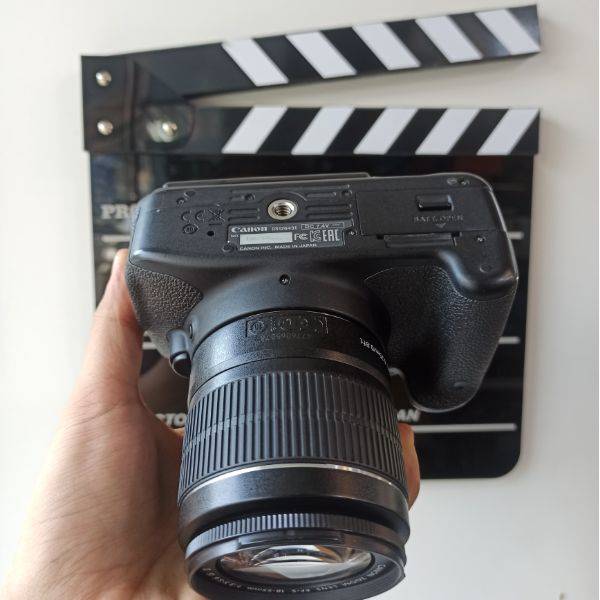 دوربین دست دوم Canon EOS 700D Kit 18-55mm f/3.5-5.6 IS STM (13000 شات)