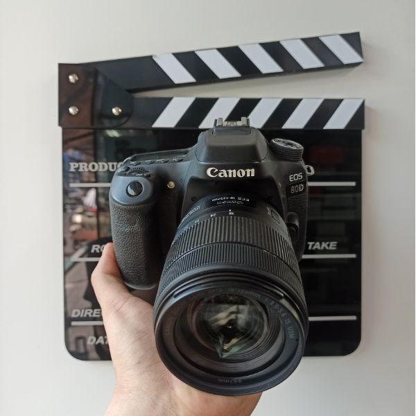 دوربین دست دوم Canon EOS 80D Kit 18-135mm f/3.5-5.6 IS USM (7000 شات)