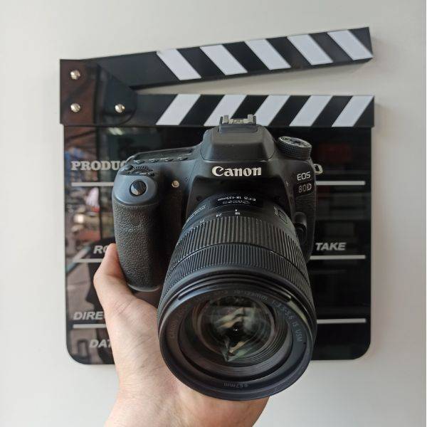 دوربین دست دوم Canon EOS 80D Kit 18-135mm f/3.5-5.6 IS USM (7000 شات)