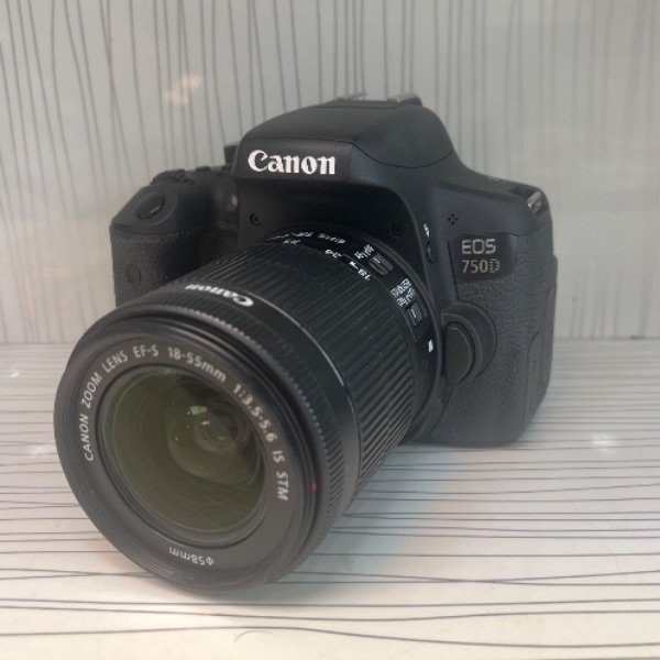 دوربین کانن دست دوم canon 750d 18-55 is stm (8000 شات)