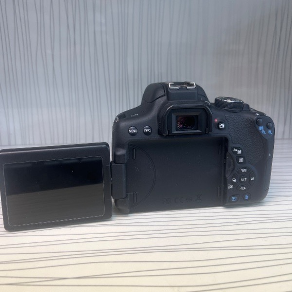 دوربین کانن دست دوم canon 750d 18-55 is stm (8000 شات)