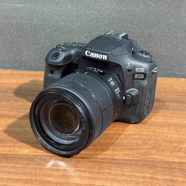 دوربین دست دوم عکاسی کانن Canon EOS 90D DSLR kit EF-S 18-135mm IS USM (900000 شات)