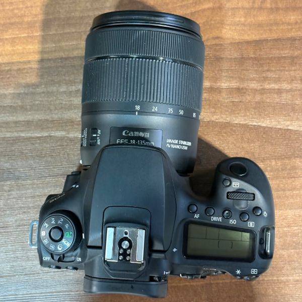 دوربین دست دوم عکاسی کانن Canon EOS 90D DSLR kit EF-S 18-135mm IS USM (900000 شات)