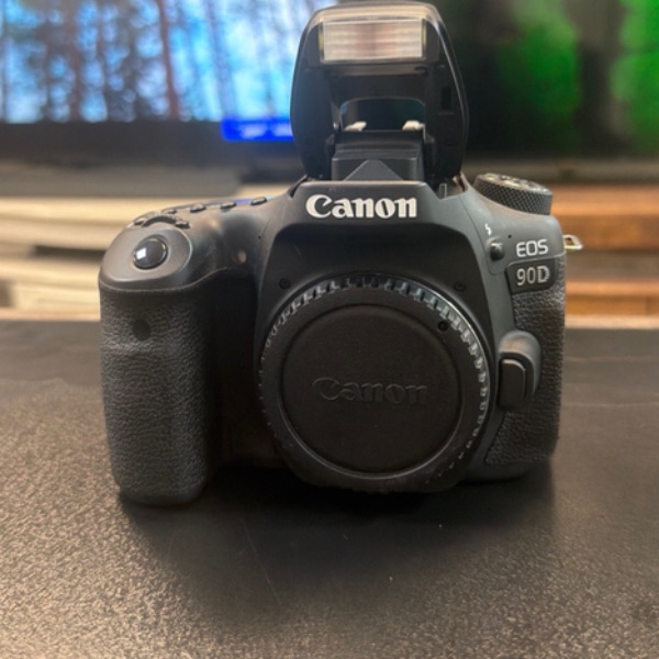 دوربین دست دوم عکاسی کانن Canon EOS 90D DSLR Camera Body (7000 شات)