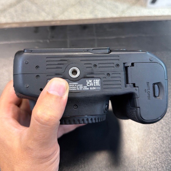 دوربین دست دوم عکاسی کانن Canon EOS 90D DSLR Camera Body (7000 شات)