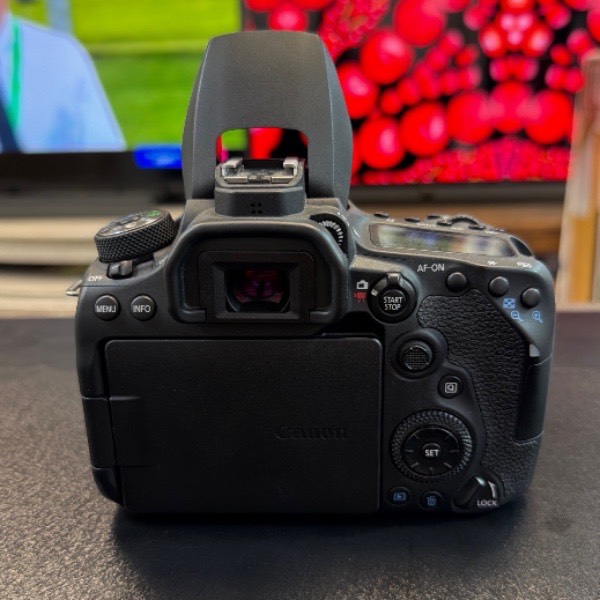 دوربین دست دوم عکاسی کانن Canon EOS 90D DSLR Camera Body (7000 شات)