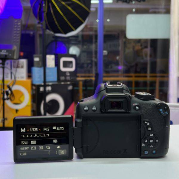 دوربین دست دوم عکاسی کانن Canon EOS 750D Kit 18-55mm f/3.5-5.6 IS STM (7900 شات)