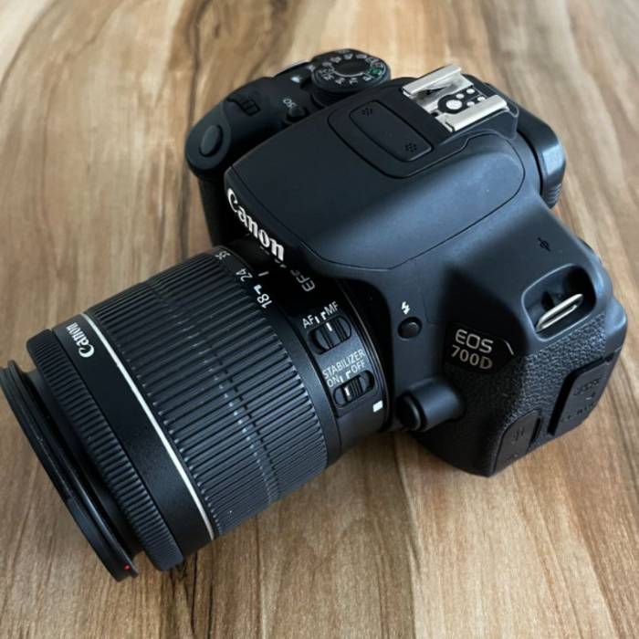 دوربین دست دوم Canon EOS 700D Kit 18-55mm f/3.5-5.6 IS STM (3000 شات)