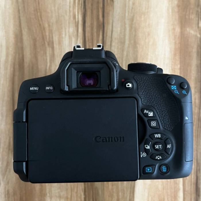 دوربین دست دوم عکاسی کانن Canon EOS 750D Kit 18-55mm f/3.5-5.6 IS STM (400 شات)