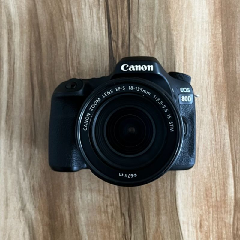 دوربین دست دوم کانن Canon EOS 80D Kit 18-135mm f/3.5-5.6 IS STM (8000 شات)