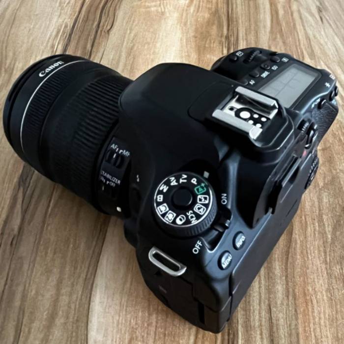 دوربین دست دوم کانن Canon EOS 80D Kit 18-135mm f/3.5-5.6 IS STM (8000 شات)