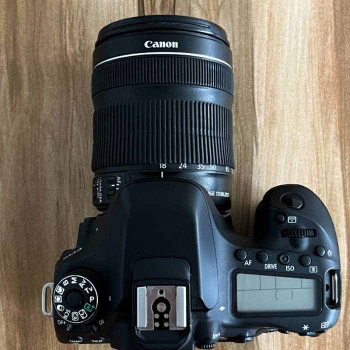 دوربین دست دوم کانن Canon EOS 80D Kit 18-135mm f/3.5-5.6 IS STM (8000 شات)