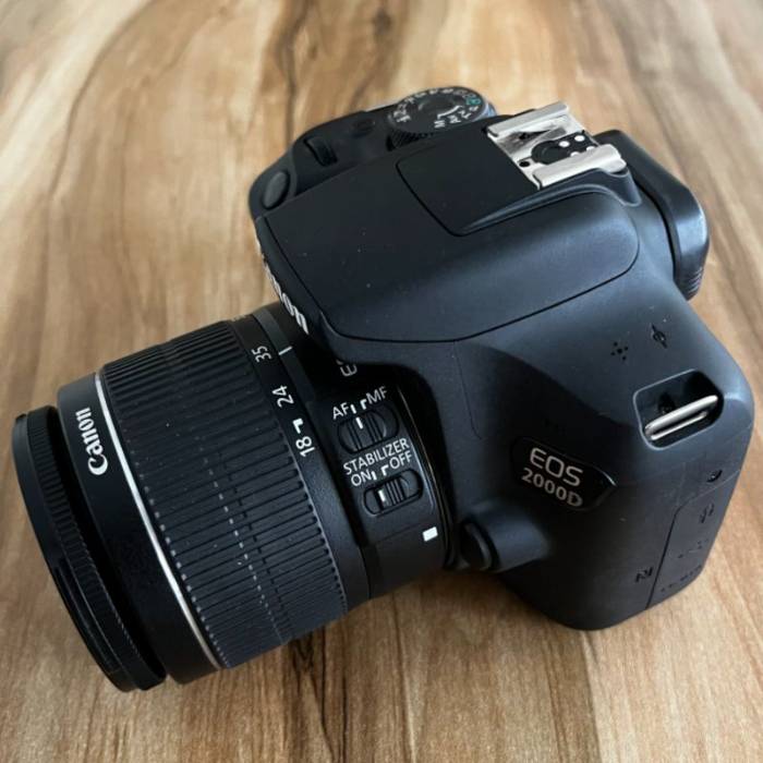 دوربین دست دوم عکاسی کانن Canon EOS 2000D kit EF-S 18-55mm IS II (500 شات)