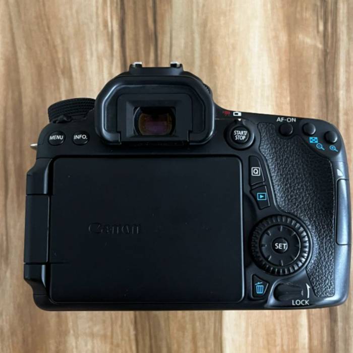 دوربین دست دوم دوربین عکاسی کانن Canon EOS 70D Kit 18-55mm IS STM (8000 شات)