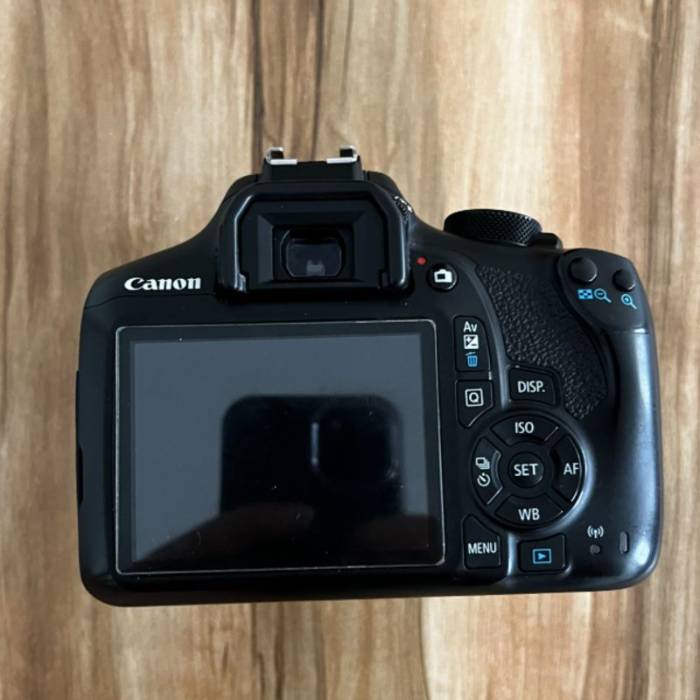 دوربین دست دوم عکاسی کانن Canon EOS 1300D Kit 18-55mm f/3.5-5.6 III (9000 شات)