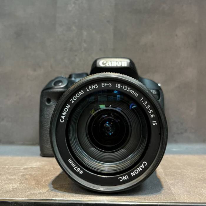 دوربین دست دوم عکاسی کانن Canon EOS 800D Kit 18-135mm f/4-5.6 IS USM (4000 شات)