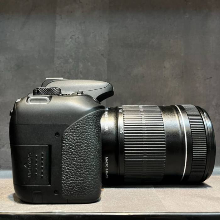 دوربین دست دوم عکاسی کانن Canon EOS 800D Kit 18-135mm f/4-5.6 IS USM (4000 شات)