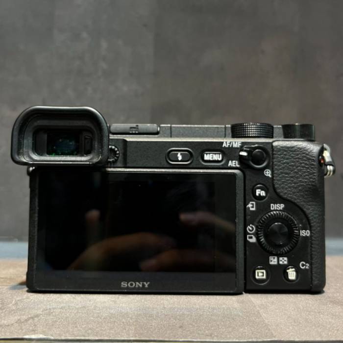 دوربین دست دوم بدون آینه سونی Sony a6400 Mirrorless Camera kit 16-50mm (1700 شات)