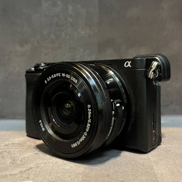 دوربین دست دوم بدون آینه سونی Sony a6400 Mirrorless Camera kit 16-50mm (1700 شات)