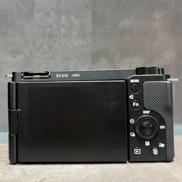 دوربین دست دوم بدون آینه سونی Sony ZV-E10 Mirrorless Camera kit 16-50mm (600 شات)