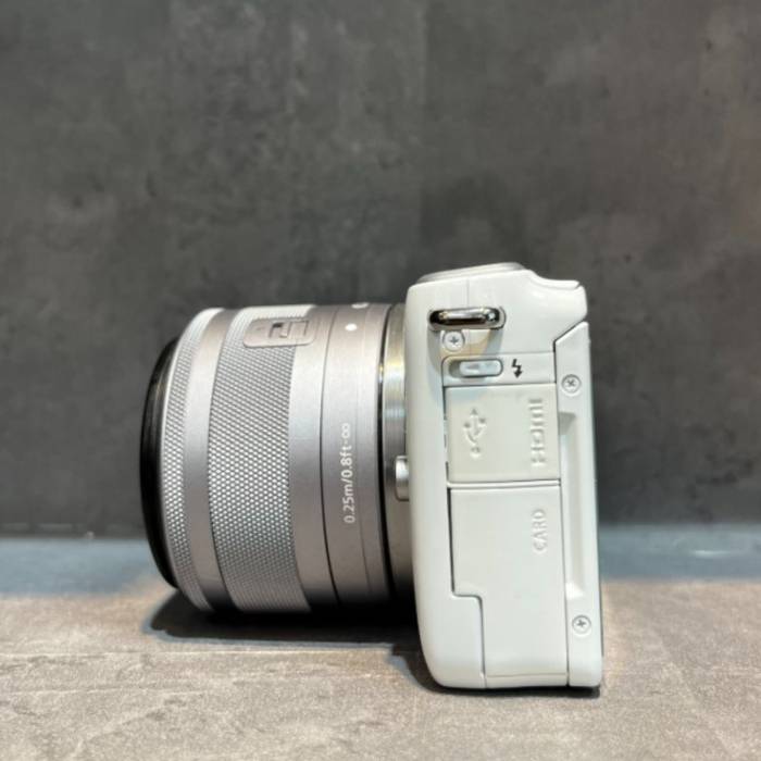 دوربین دست دوم بدون آینه کانن Canon EOS M10 Kit 15-45mm f/3.5-6.3 IS STM WHITE (100 شات)